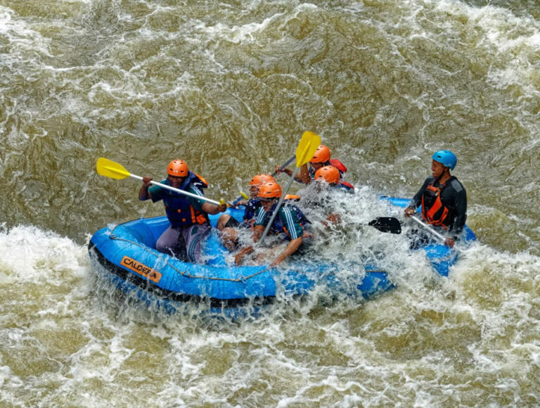 RAFTING AT MAYO RIVER -imagen 3